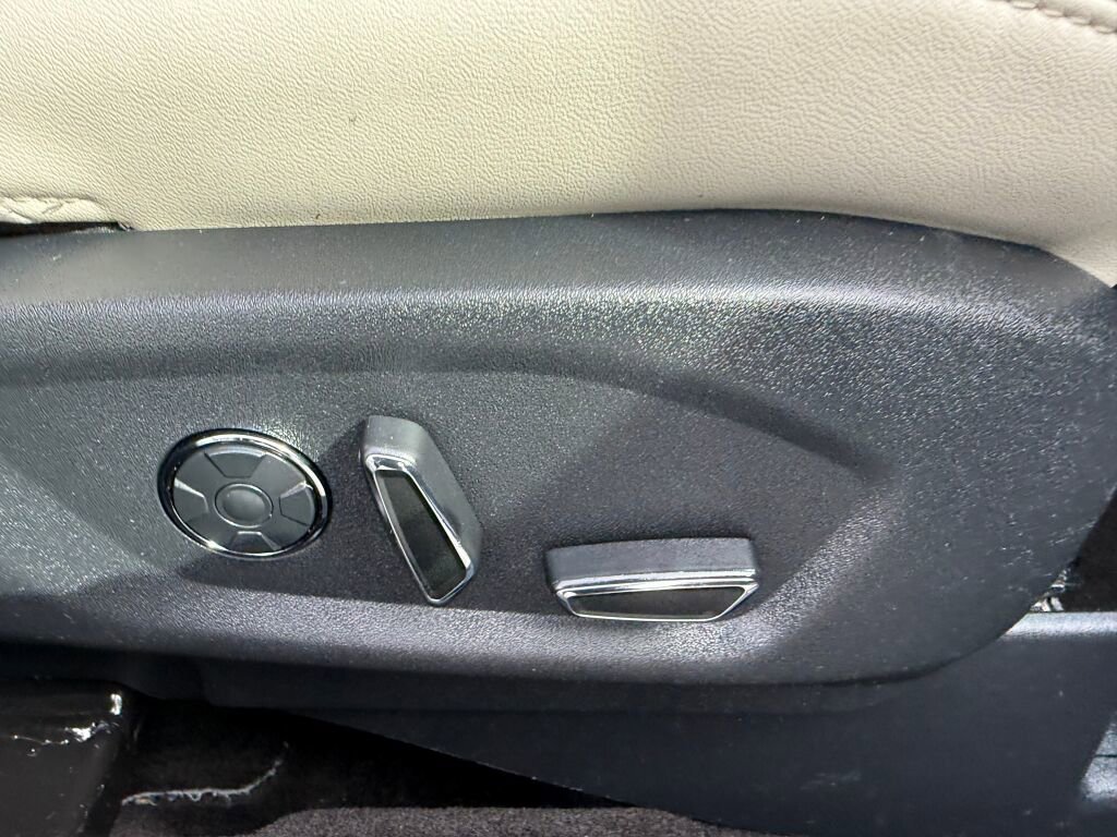 Used 2017 Ford Explorer Platinum image 33