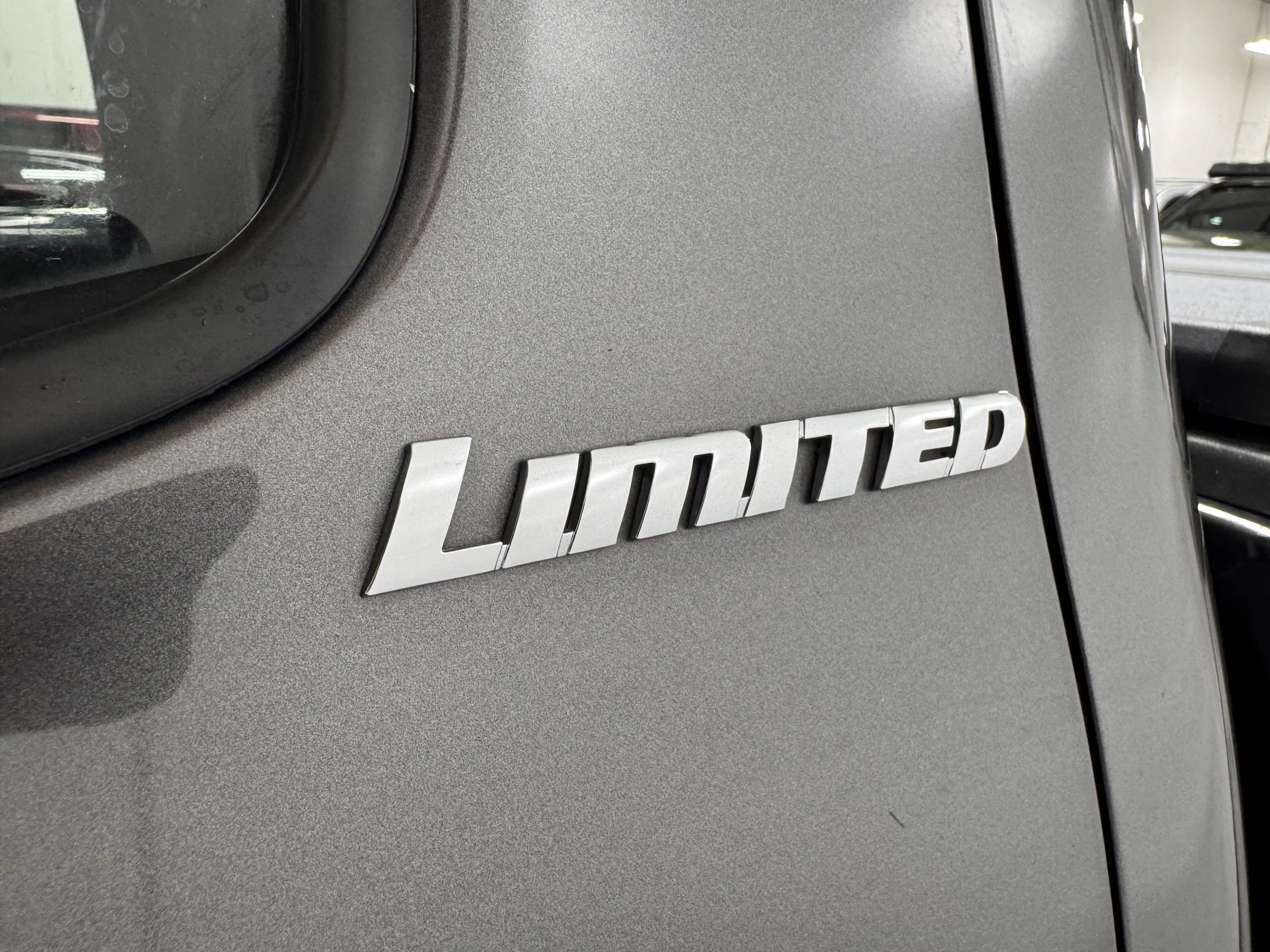 Used 2015 Toyota Tacoma 4x4 Double Cab w/ Limited Package image 2