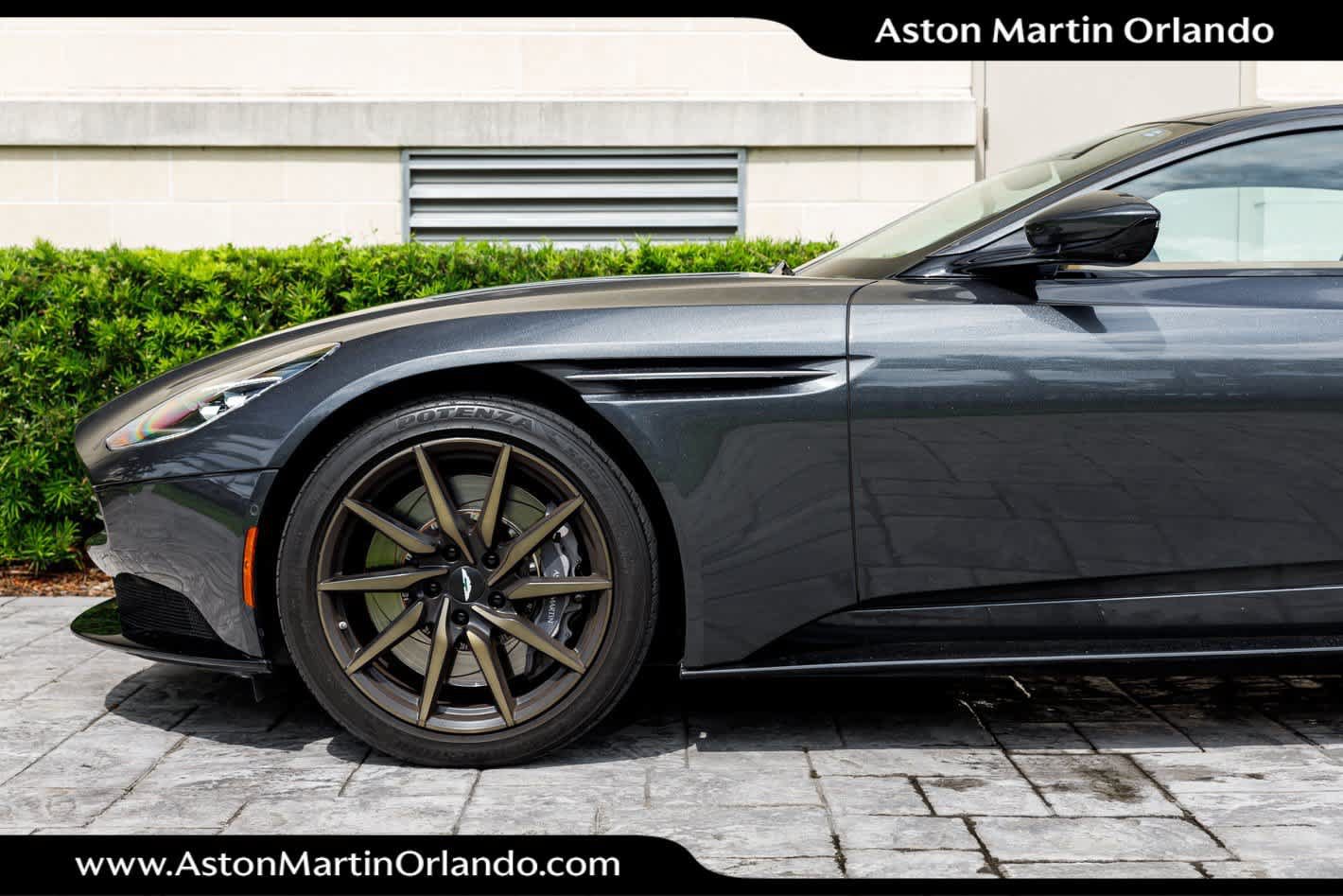 Used 2022 Aston Martin DB11 Coupe RWD image 35