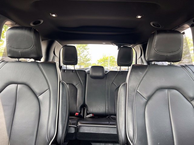 Used 2025 Chrysler Pacifica Limited FWD image 30
