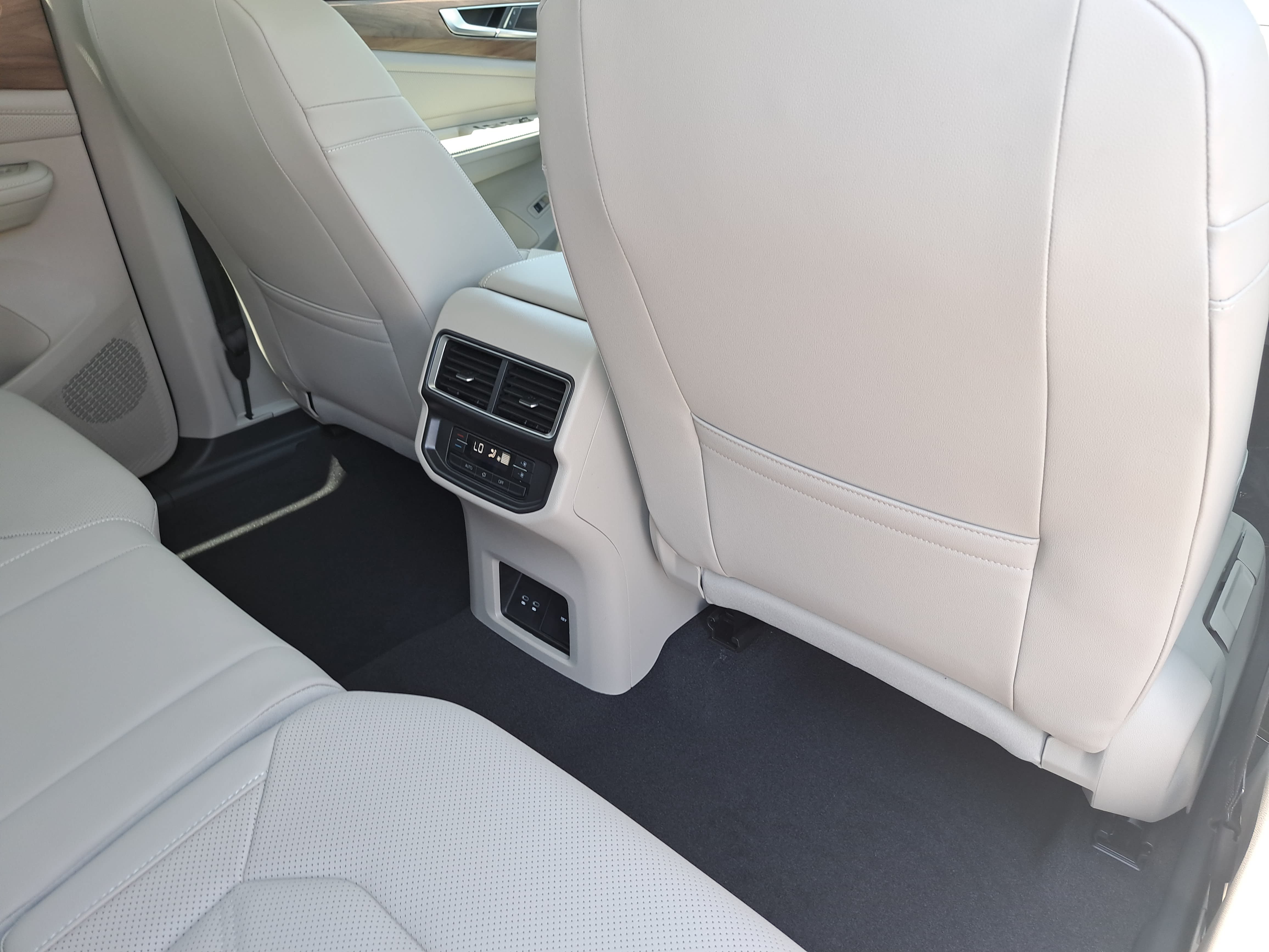 New 2026 Volkswagen Atlas SE AWD/4WD image 11