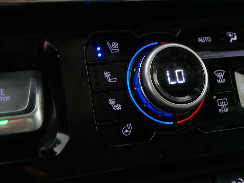 Used 2024 GMC Sierra 1500 Denali w/ Technology Package AWD/4WD image 29