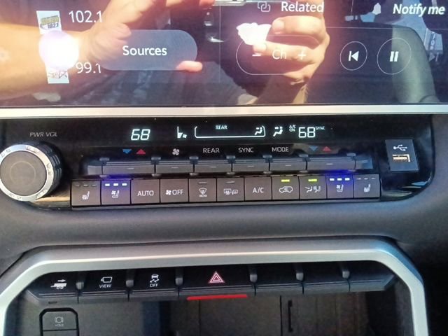 Used 2025 Toyota Sequoia Platinum AWD/4WD image 24