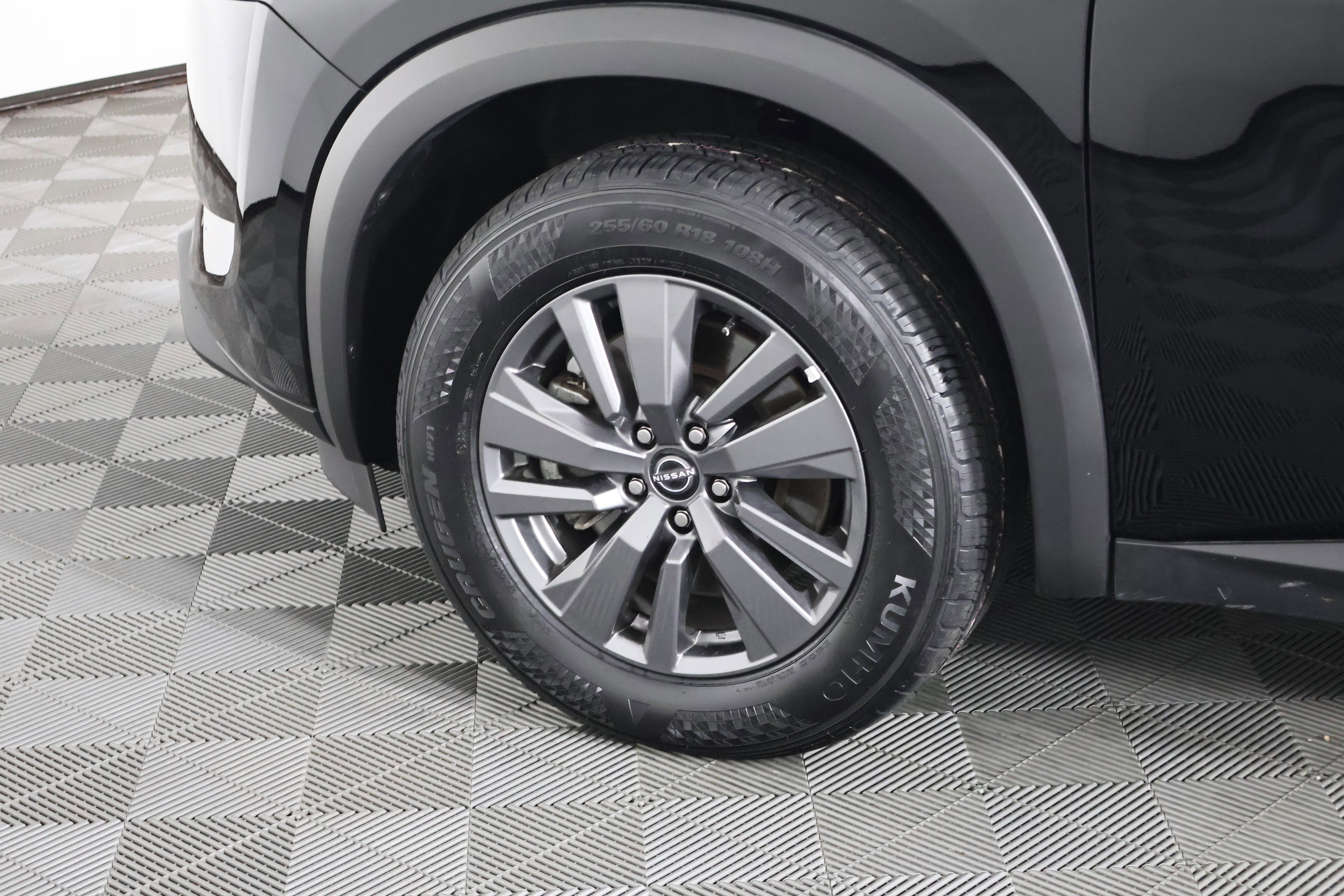 Used 2025 Nissan Pathfinder SV image 54