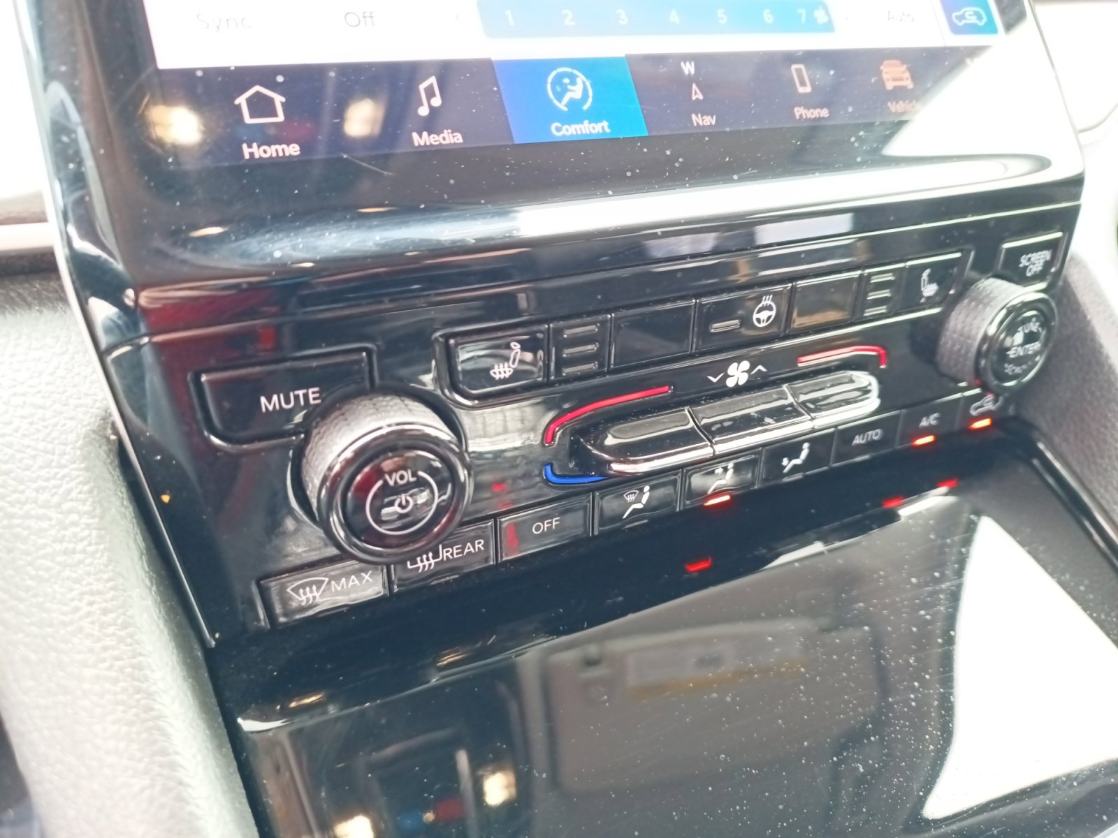 Certified 2022 Jeep Grand Cherokee L Limited w/ Black Appearance Package image 16