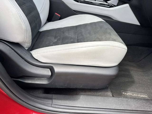Used 2025 Mitsubishi Outlander AWD image 12