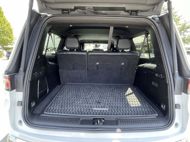 Used 2024 Jeep Wagoneer L Series II w/ Flexible Seating Group AWD/4WD image 9