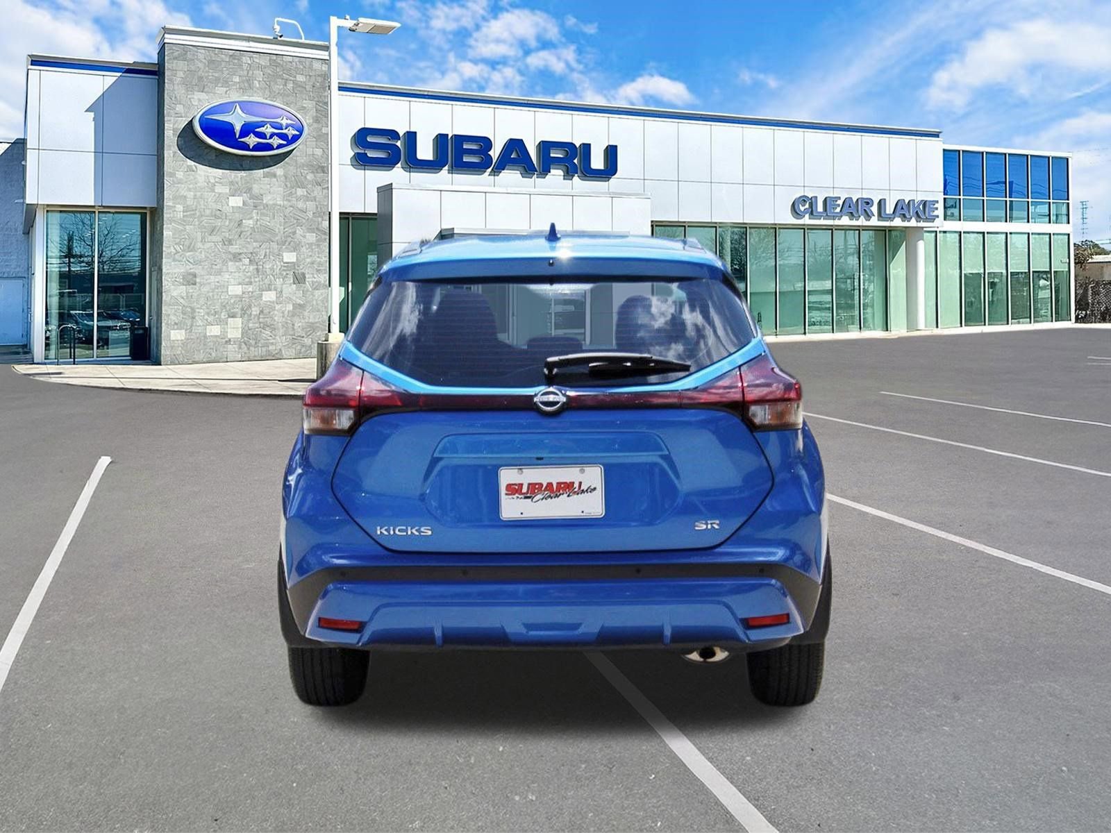 Used 2023 Nissan Kicks SR w/ SR Premium Package FWD image 5