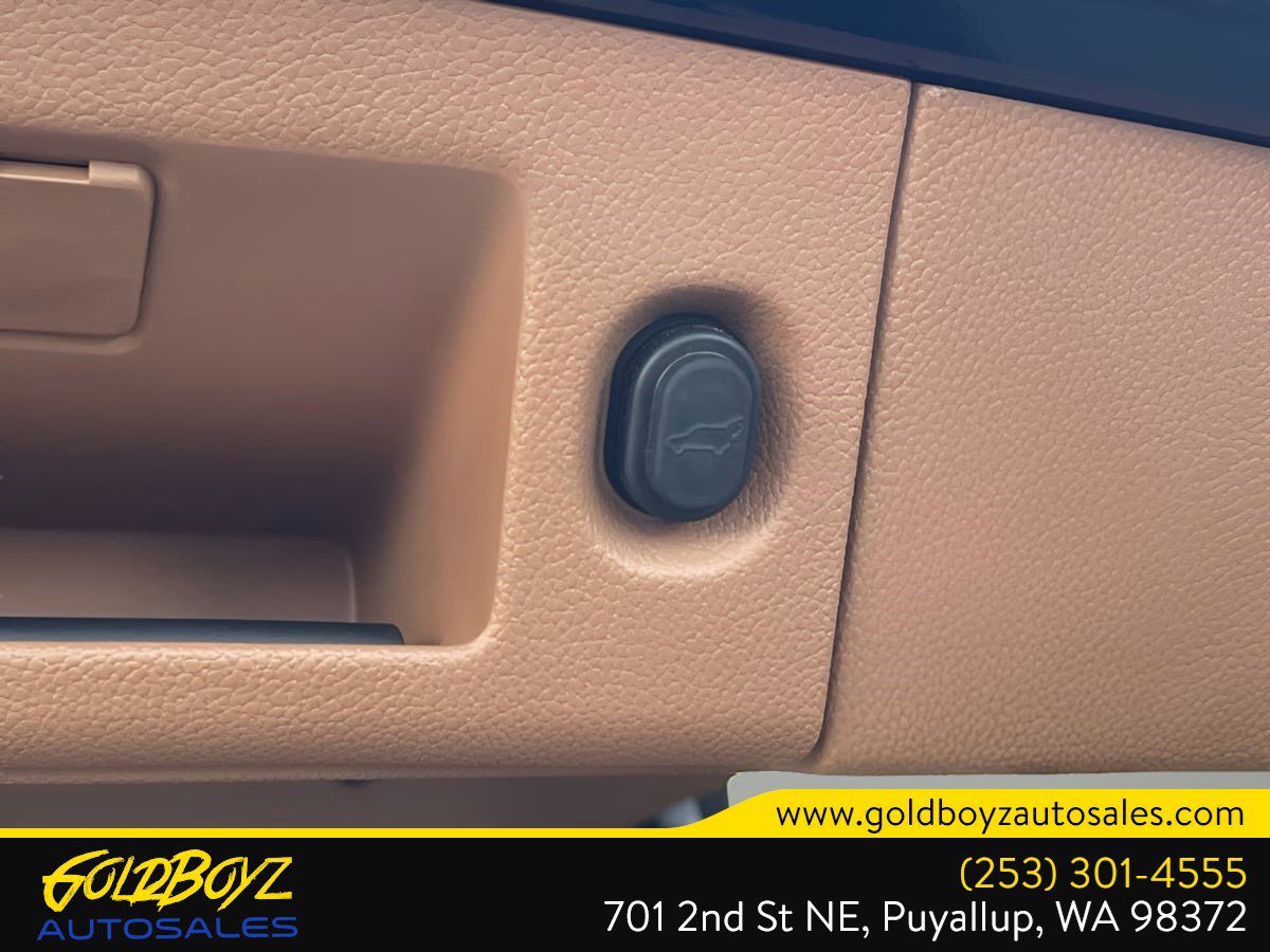 Used 2017 Cadillac Escalade ESV Platinum image 28