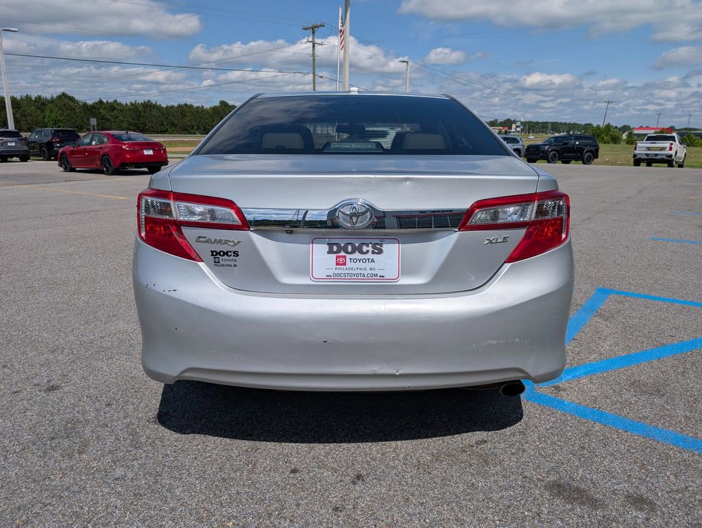 Used 2013 Toyota Camry XLE w/ Convenience Pkg FWD image 4