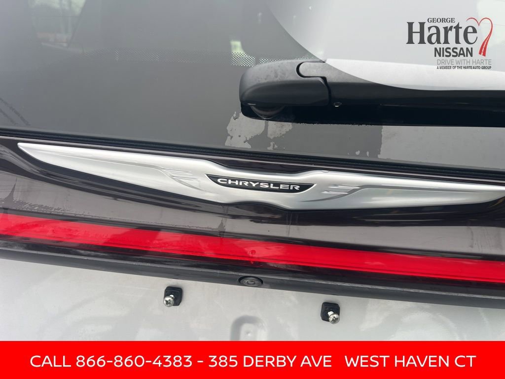 Used 2024 Chrysler Pacifica Touring-L image 20