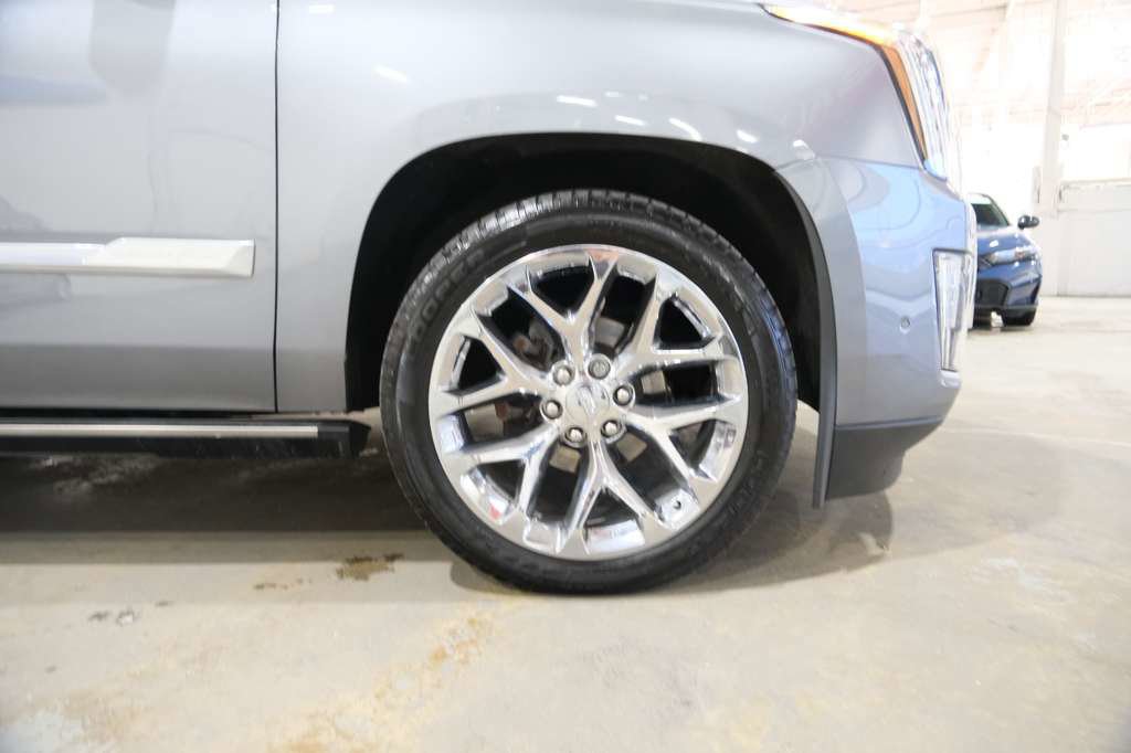 Used 2018 Cadillac Escalade Premium Luxury AWD/4WD image 15