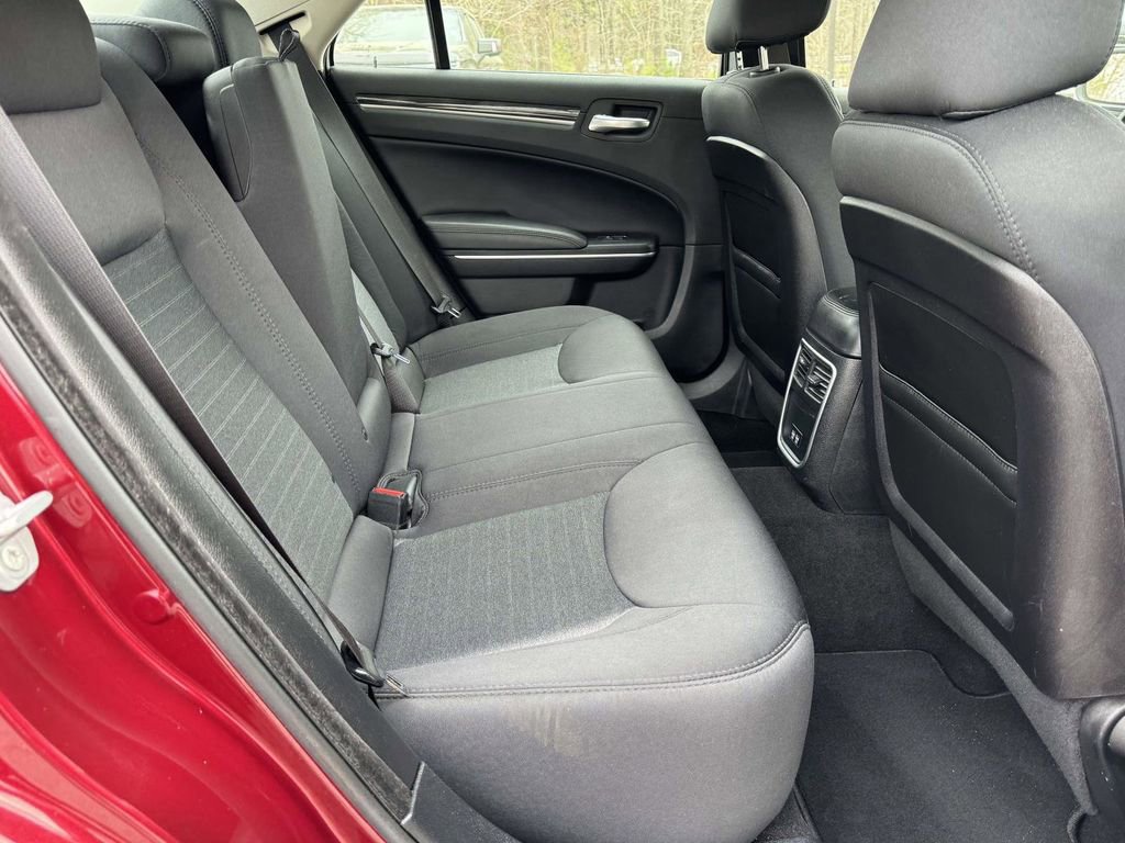 Used 2019 Chrysler 300 Touring w/ Chrome Appearance Package image 15