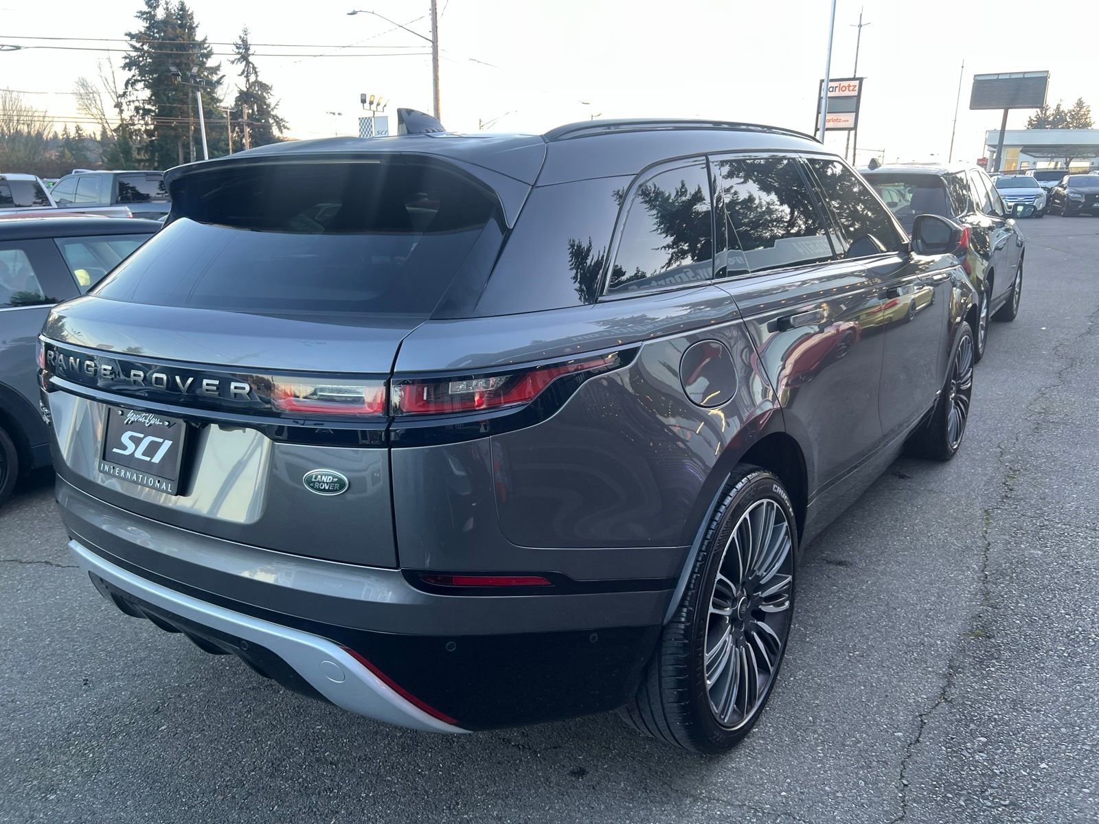 Used 2019 Land Rover Range Rover Velar R-Dynamic SE image 6