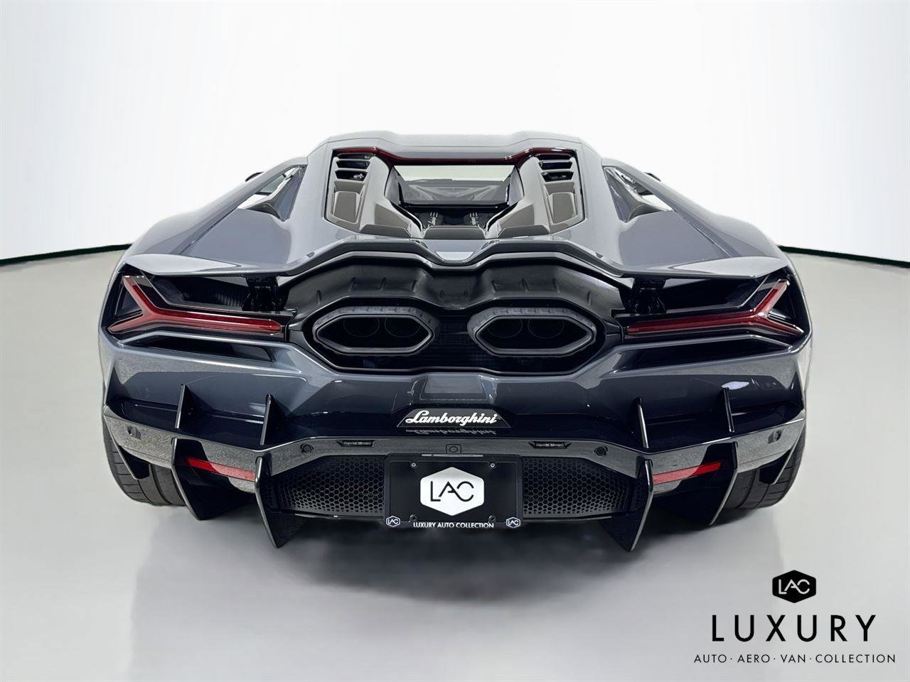 Used 2024 Lamborghini Revuelto image 7