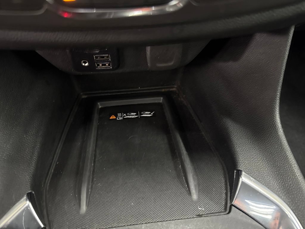 Used 2023 Chevrolet Traverse Premier AWD/4WD image 36