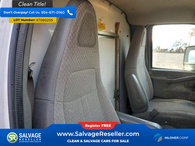 Used 2017 Chevrolet Express 3500 Extended image 15