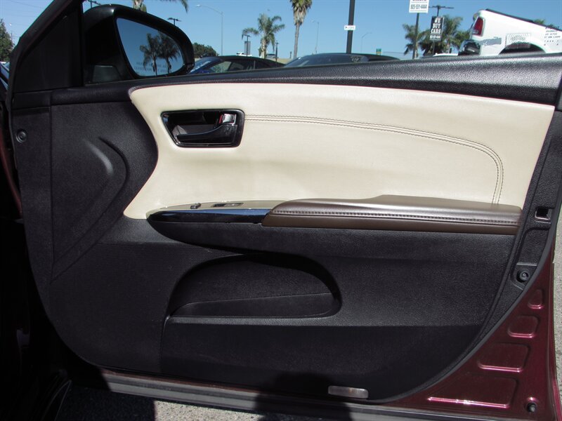 Used 2014 Toyota Avalon Limited w/ Technology Package FWD image 30