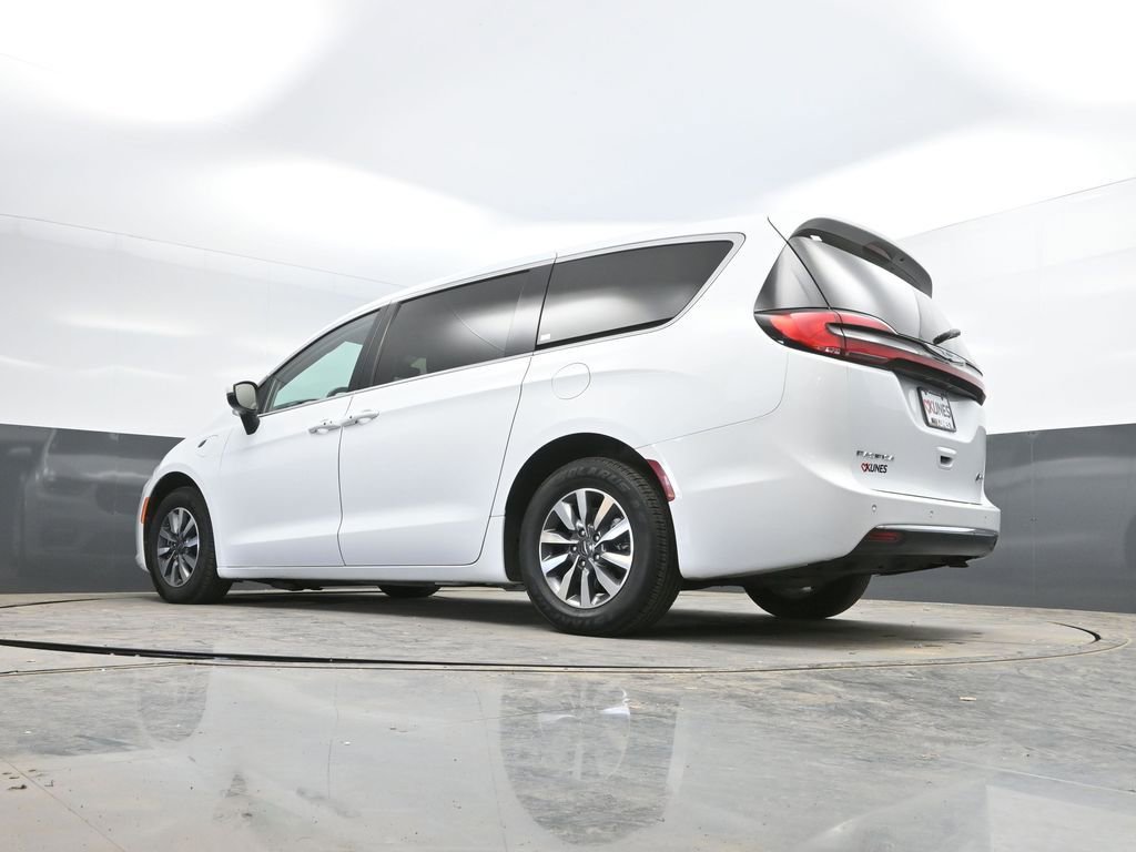Used 2023 Chrysler Pacifica Touring-L FWD image 35