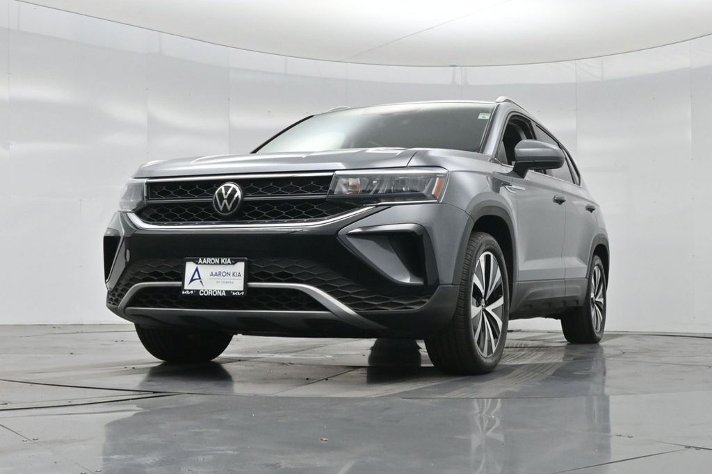 Used 2023 Volkswagen Taos SE w/ Panoramic Sunroof Package AWD/4WD image 14