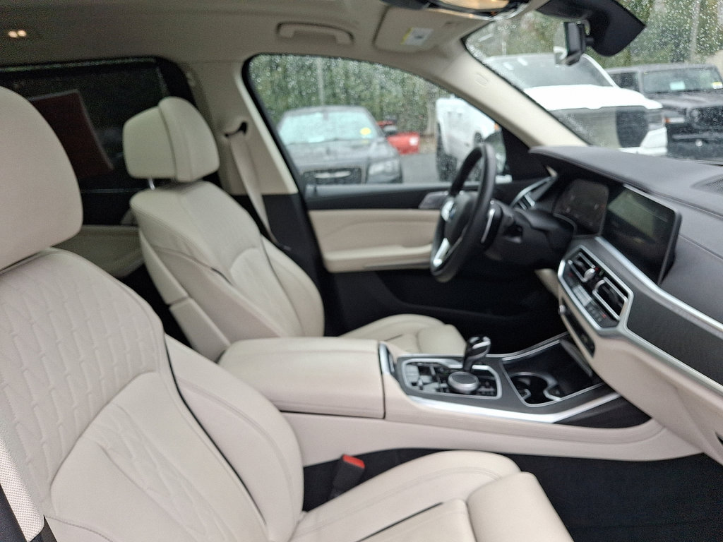 Used 2022 BMW X7 xDrive40i w/ Premium Package image 9