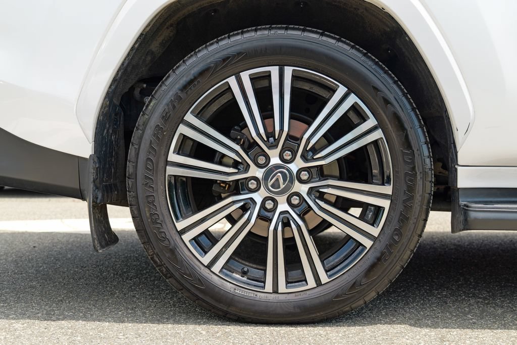 Used 2024 Lexus LX 600 4WD w/ Appearance Package image 13