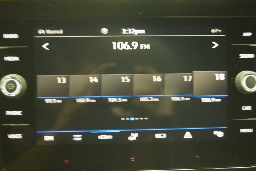 New 2025 Volkswagen Taos SE image 12