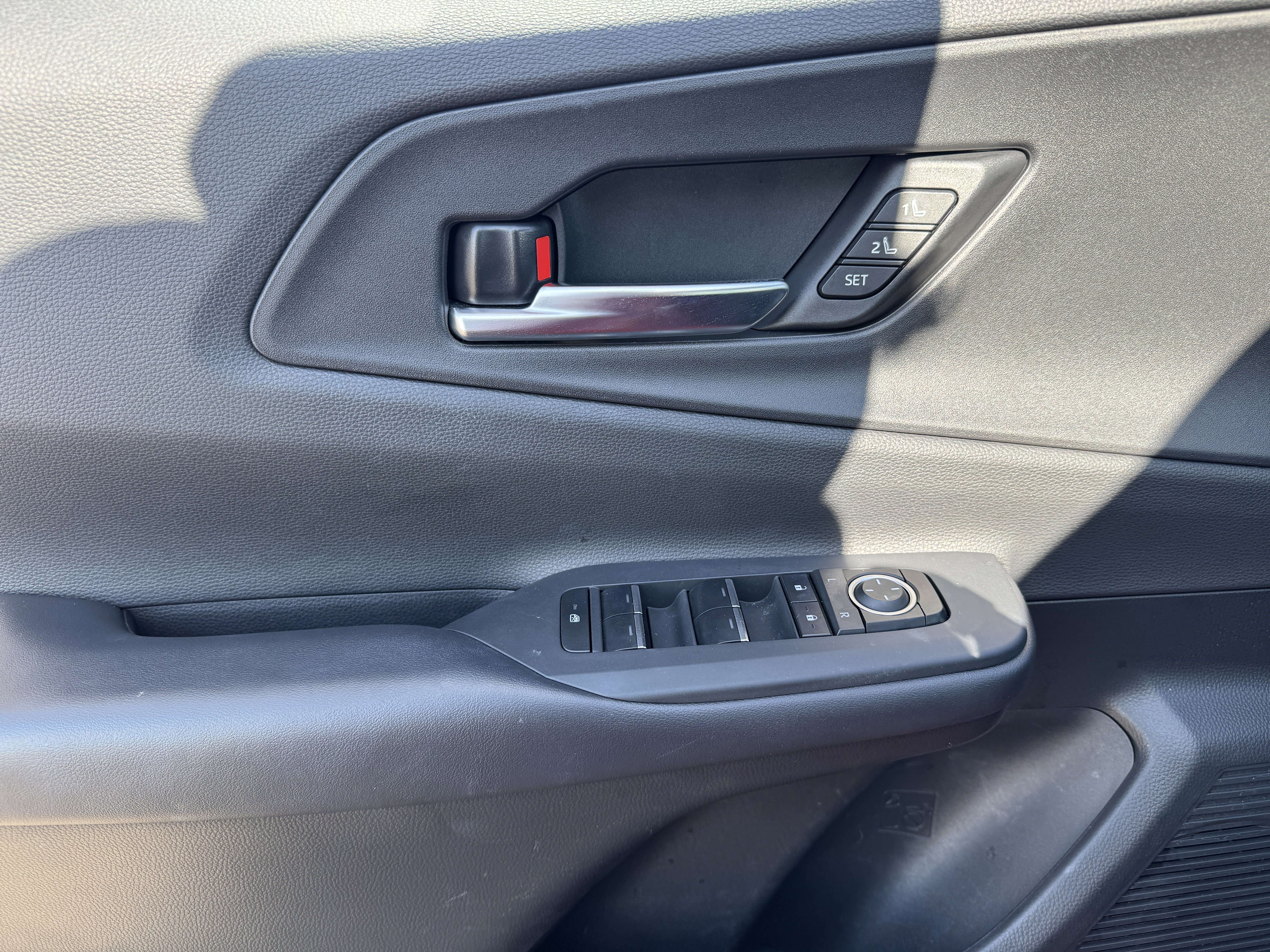 Used 2023 Toyota Prius Prime Premium FWD image 9