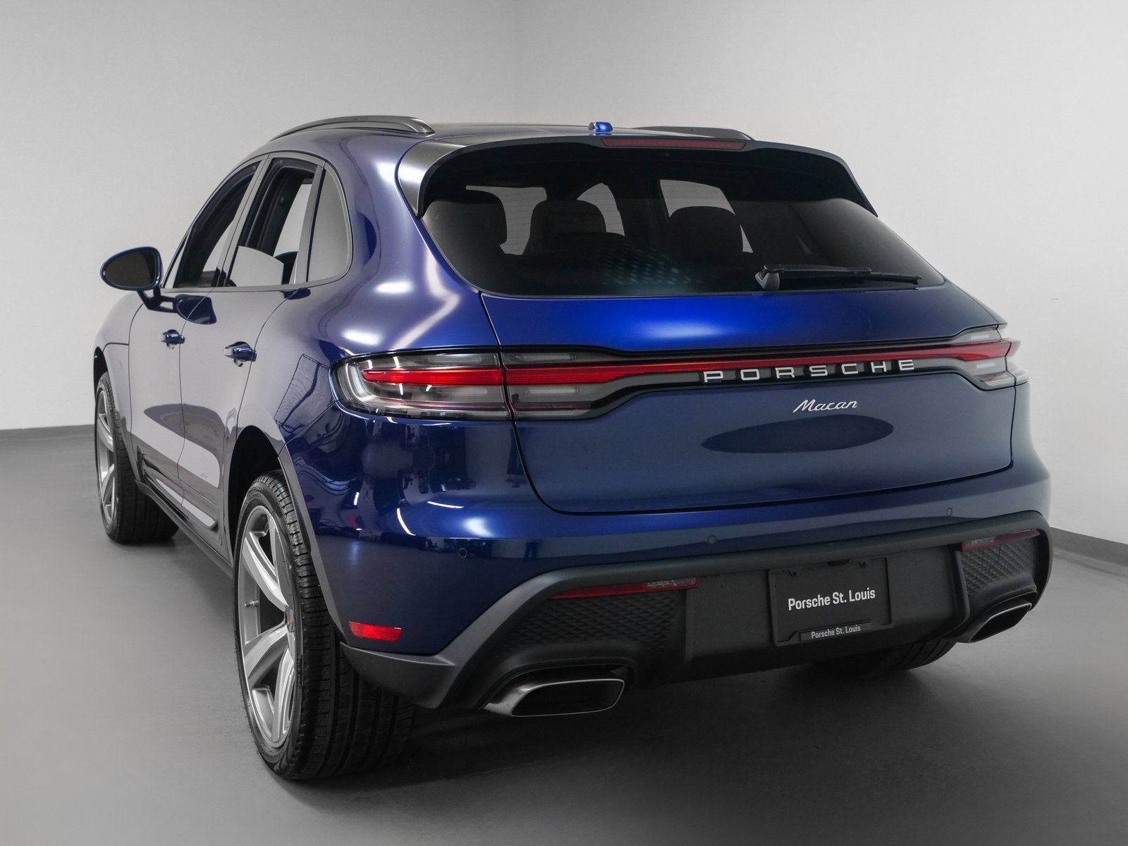 Used 2025 Porsche Macan image 3