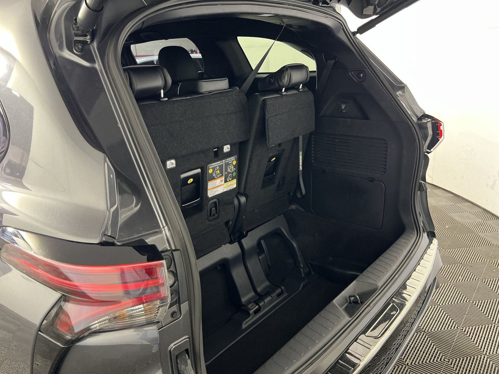 Used 2025 Toyota Sienna XSE w/ XSE Plus Package AWD/4WD image 27