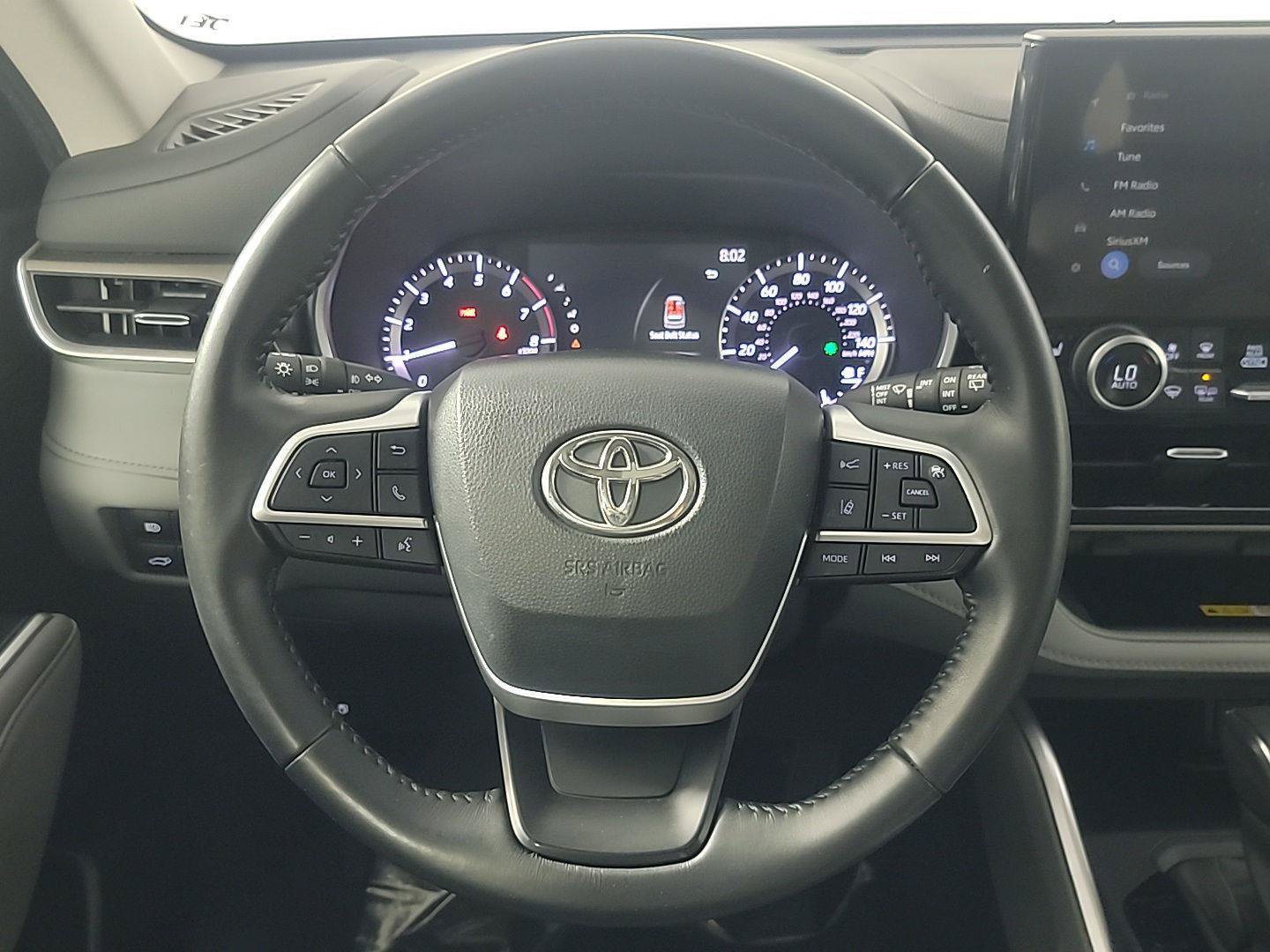 Used 2023 Toyota Highlander XLE AWD/4WD image 25