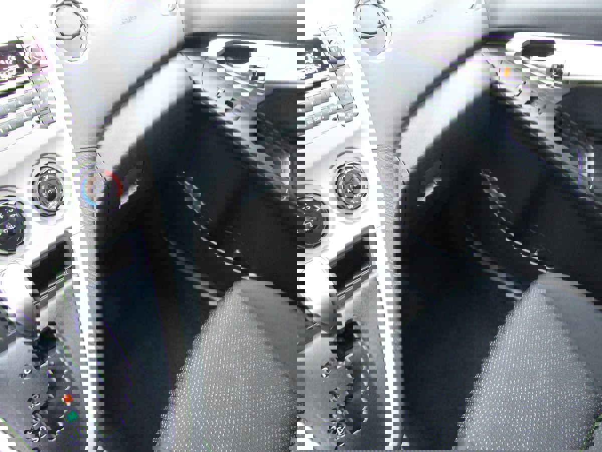 Used 2009 Pontiac Vibe w/ Sun And Sound Package image 19