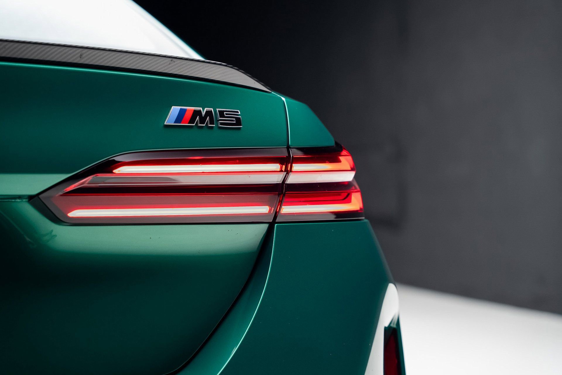 Used 2025 BMW M5 w/ Carbon Package image 30