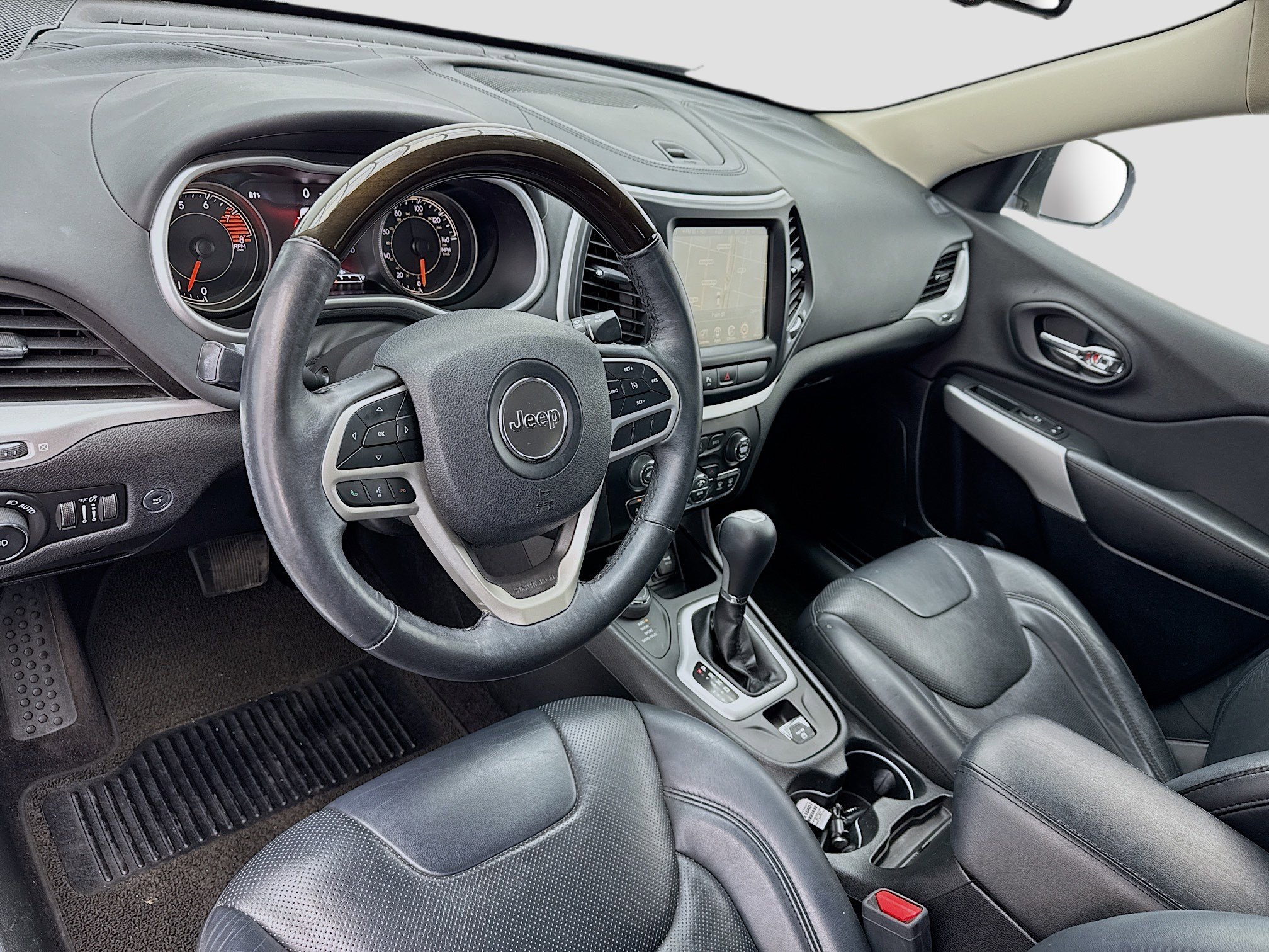 Used 2017 Jeep Cherokee Overland image 7