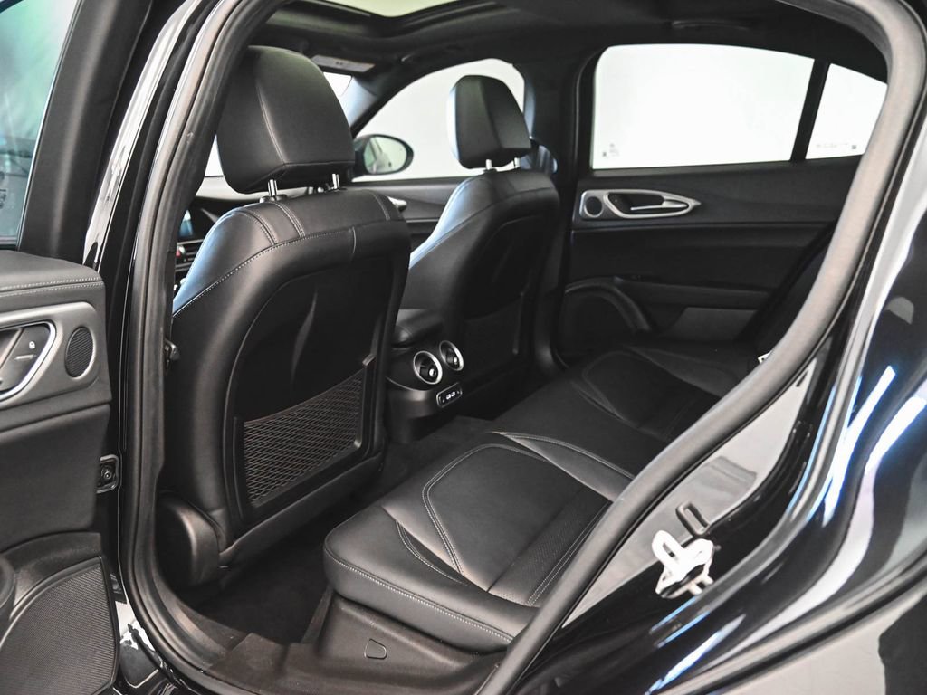 Used 2024 Alfa Romeo Giulia Veloce image 34