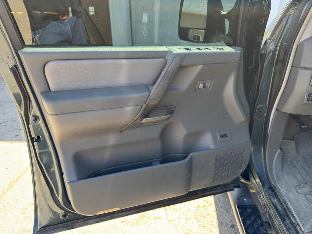Used 2005 Nissan Titan LE w/ (R02) LE Off-Road Pkg image 34