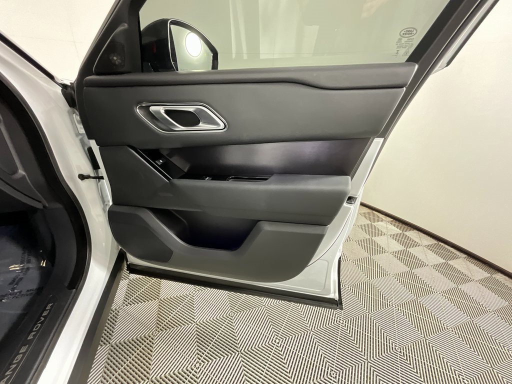 Used 2026 Land Rover Range Rover Velar Dynamic SE image 22