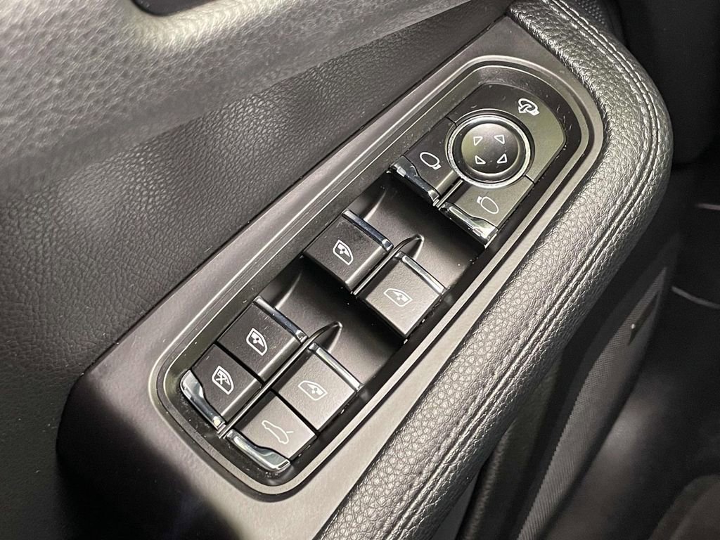 Certified 2022 Porsche Macan image 39