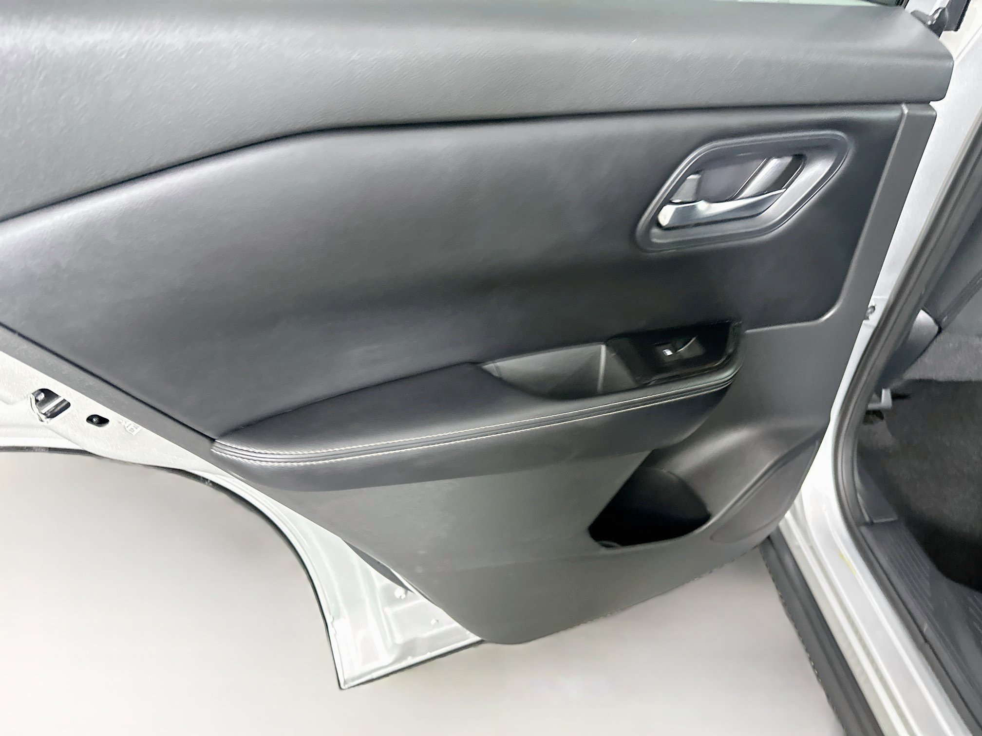 Used 2024 Nissan Rogue SV FWD image 25