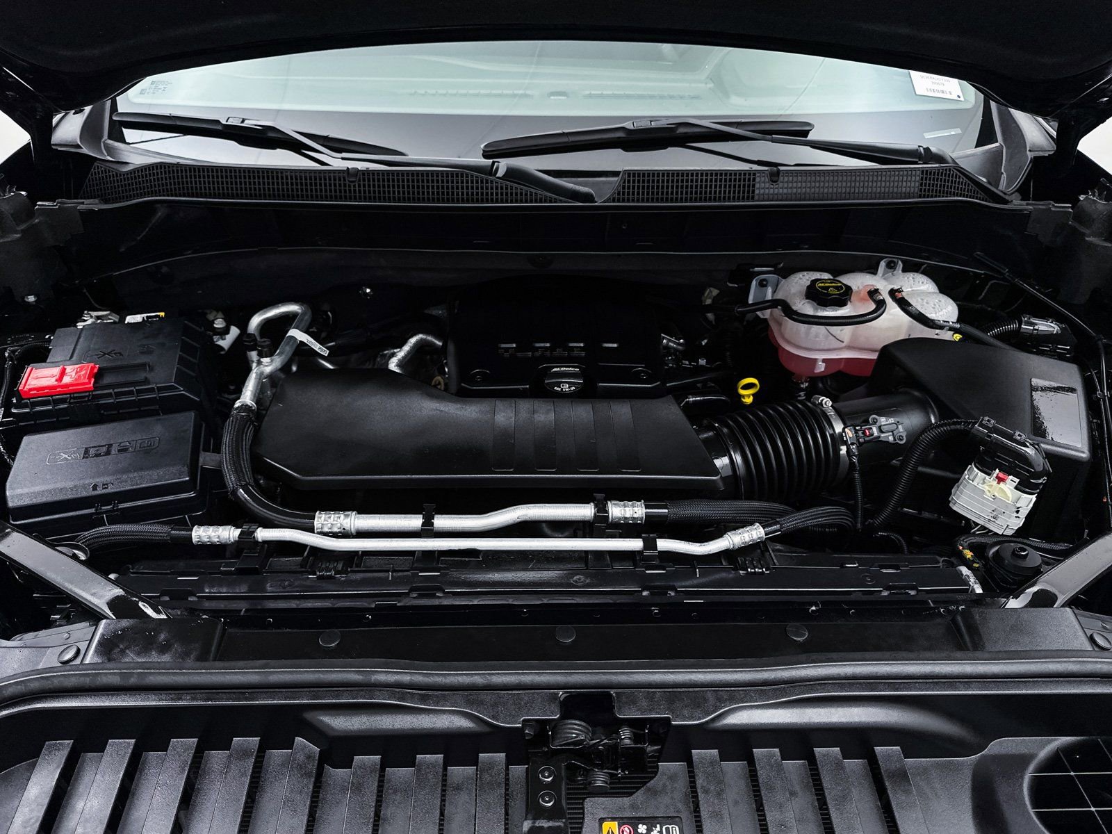 Used 2025 Chevrolet Silverado 1500 LT w/ Convenience Package II image 4