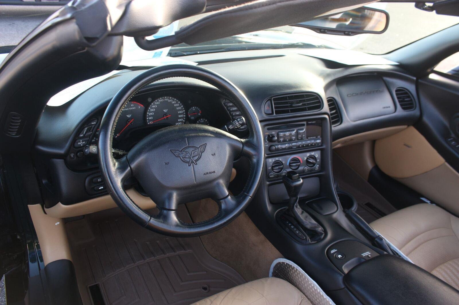 Used 2000 Chevrolet Corvette Convertible w/ Performance Handling Pkg RWD image 15