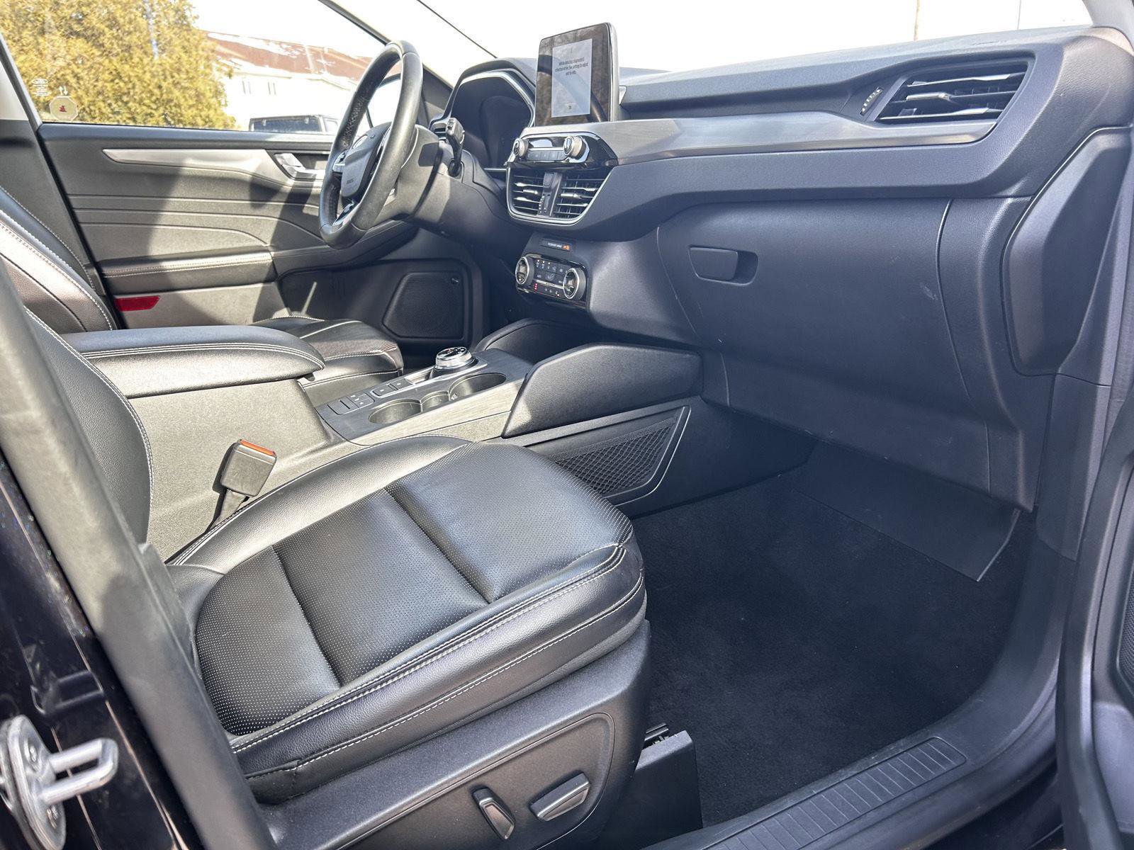 Used 2021 Ford Escape Titanium w/ Class II Trailer Tow Package image 19