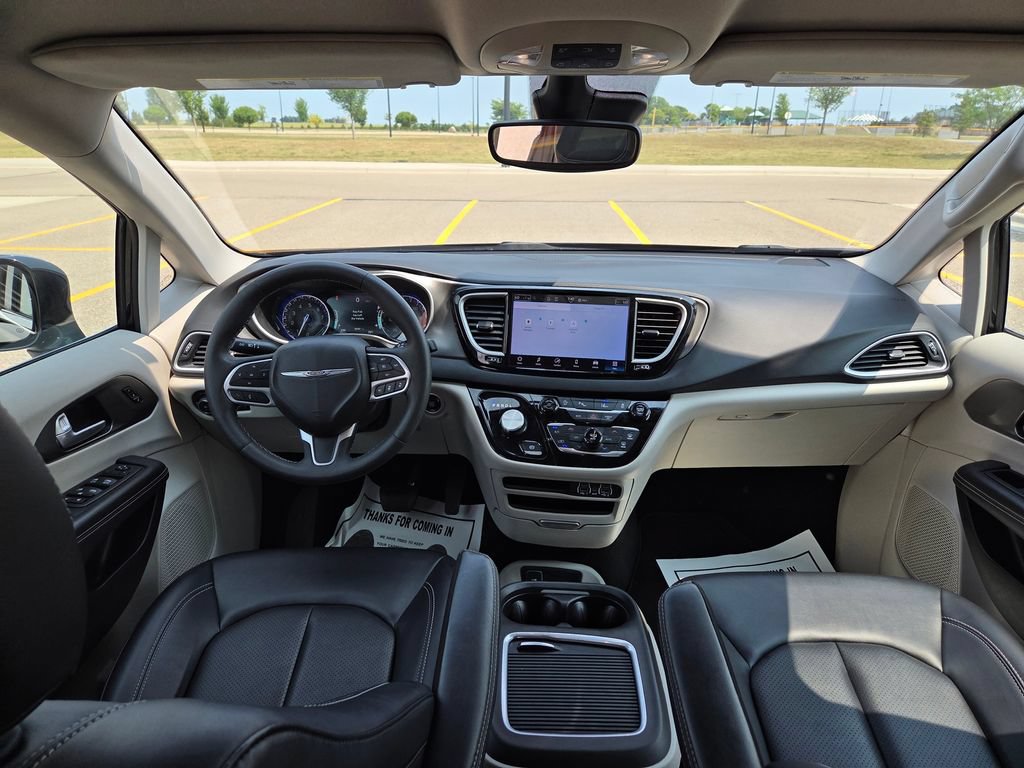 Used 2024 Chrysler Pacifica Touring-L FWD image 49