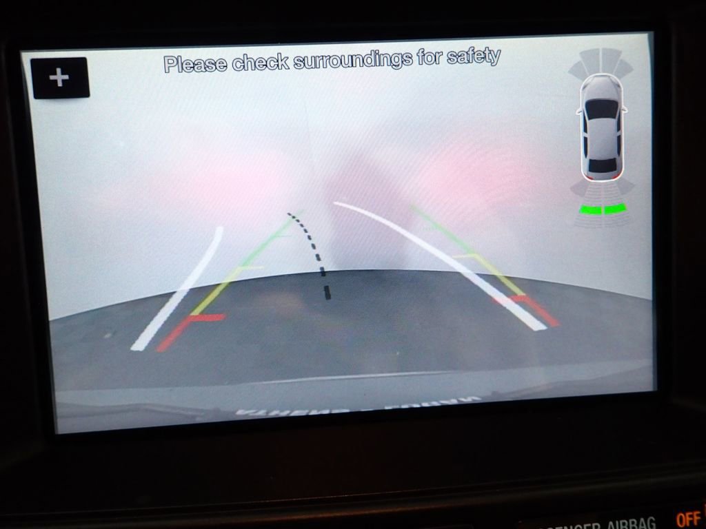 Used 2017 Ford Explorer XLT w/ Equipment Group 202A image 4