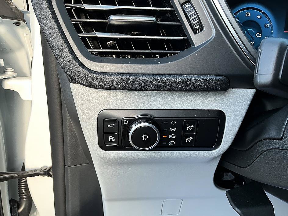 Used 2026 Ford Escape Platinum w/ Premium Technology Package AWD/4WD image 13