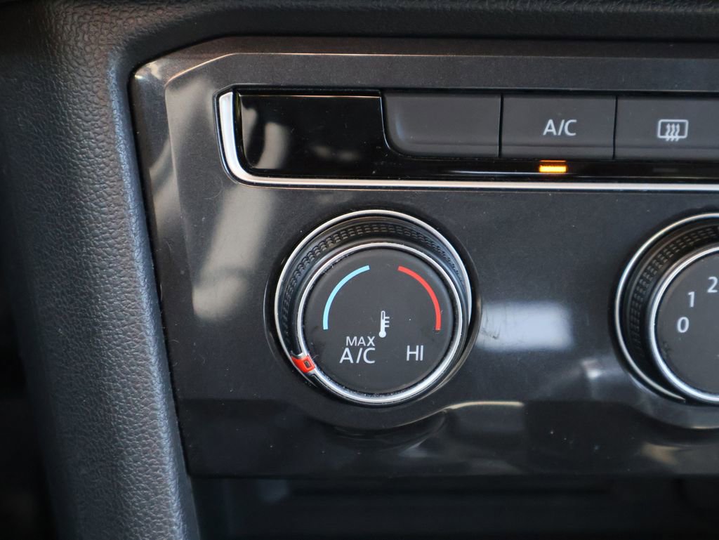 Used 2020 Volkswagen Tiguan S image 29