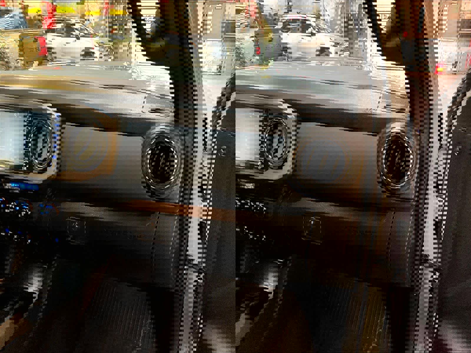 Used 2023 Toyota Tacoma TRD Sport w/ Technology Package image 13