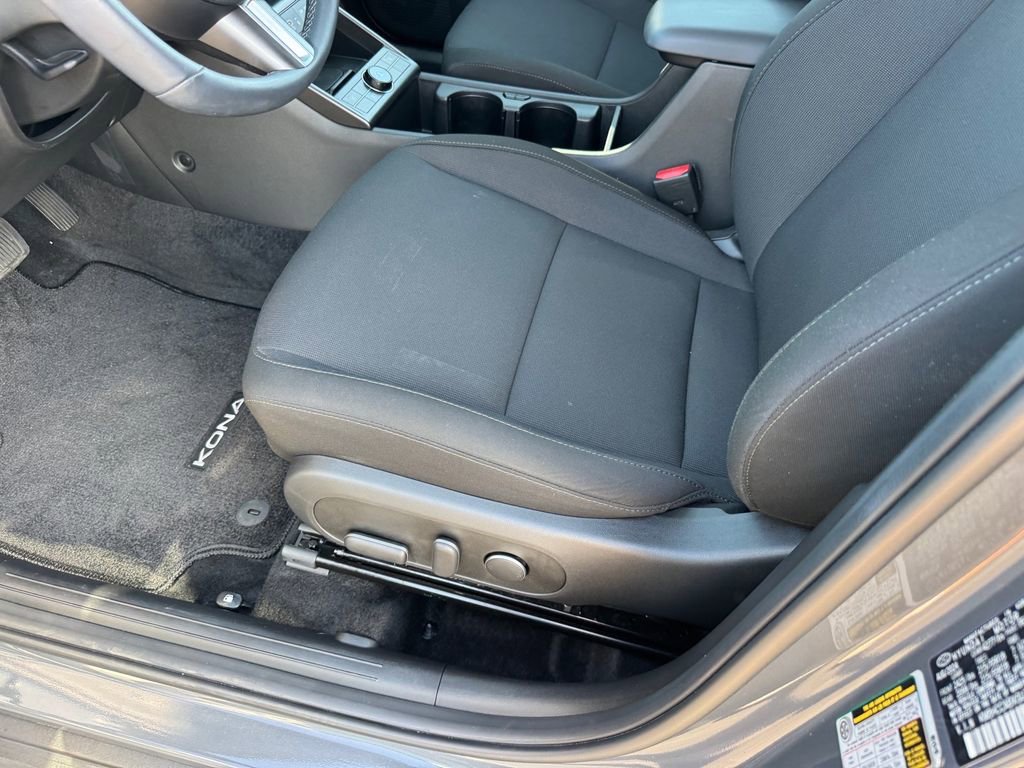 Used 2025 Hyundai Kona SEL image 8