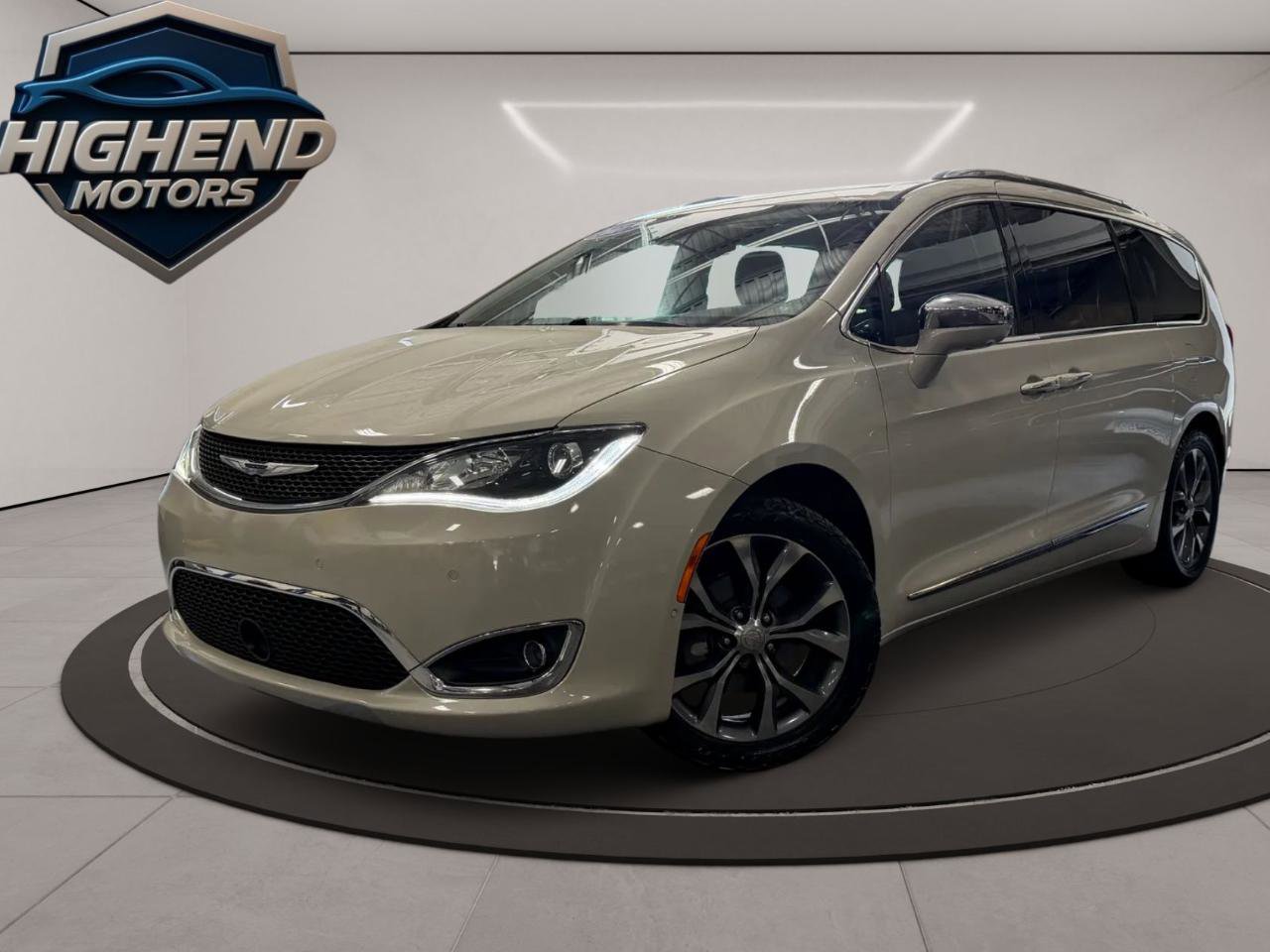 Used 2017 Chrysler Pacifica Limited FWD image 2