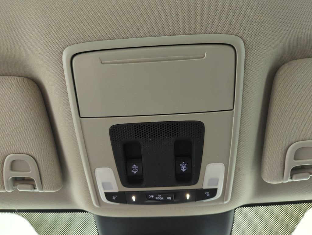 Certified 2025 Honda Pilot Touring image 30